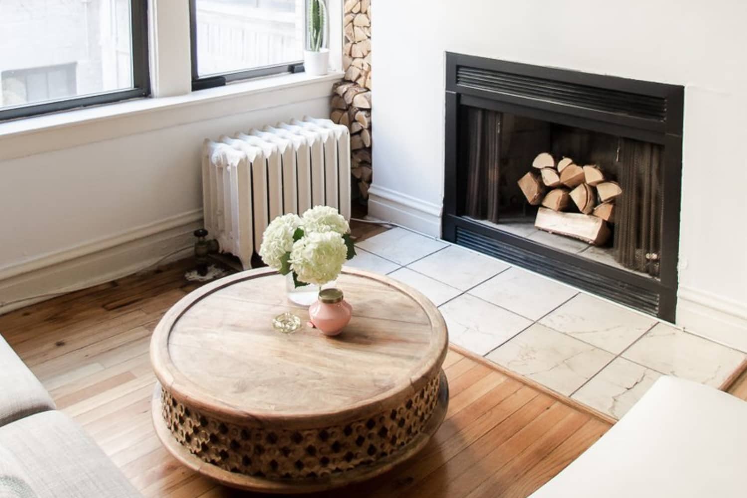 Don’t Be a Square Living Rooms Expertly Rocking Round Coffee Tables