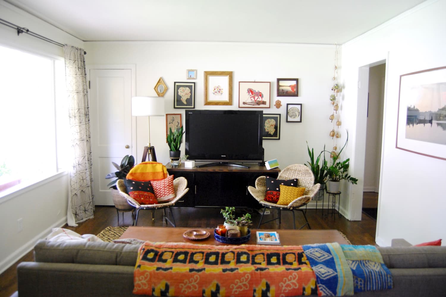 House Tour: Bohemian Minimal Style & Vibrant Textiles | Apartment Therapy