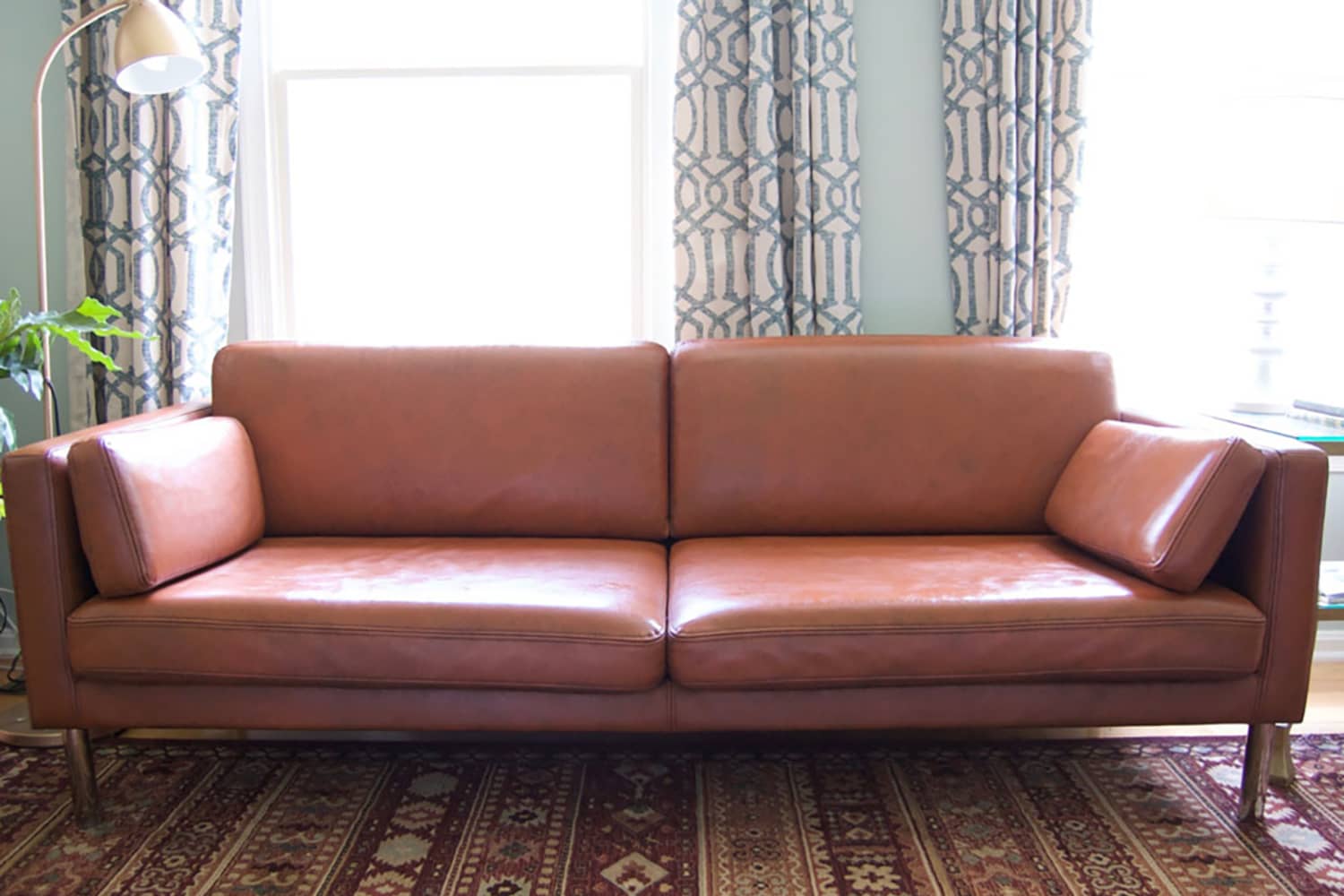 can spray paint use on fading leather sofa