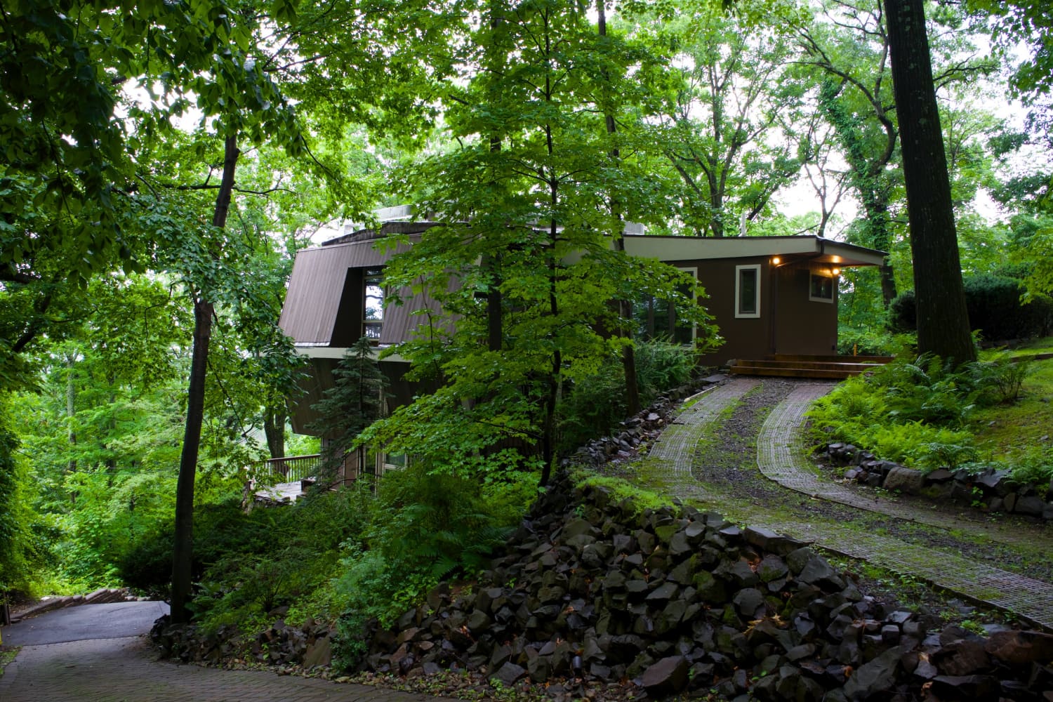 House Tour A Dreamy MidCentury Modern Rental Apartment Therapy