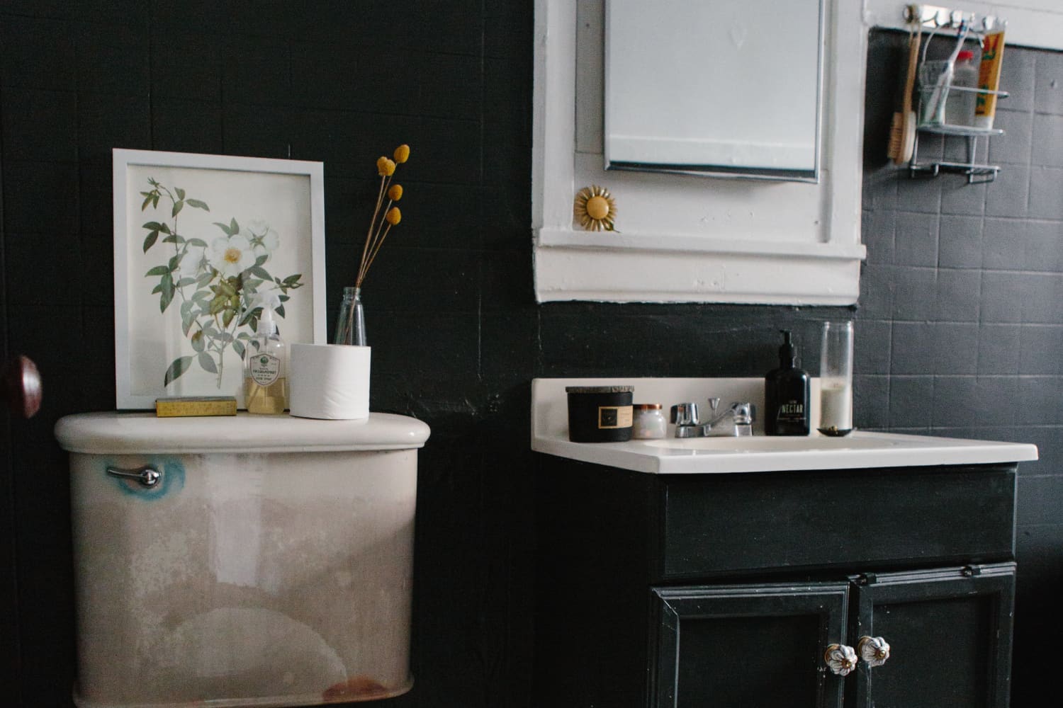 20 Reversible Ideas to Overhaul Your Rental Bathroom NOW | Apartment ...