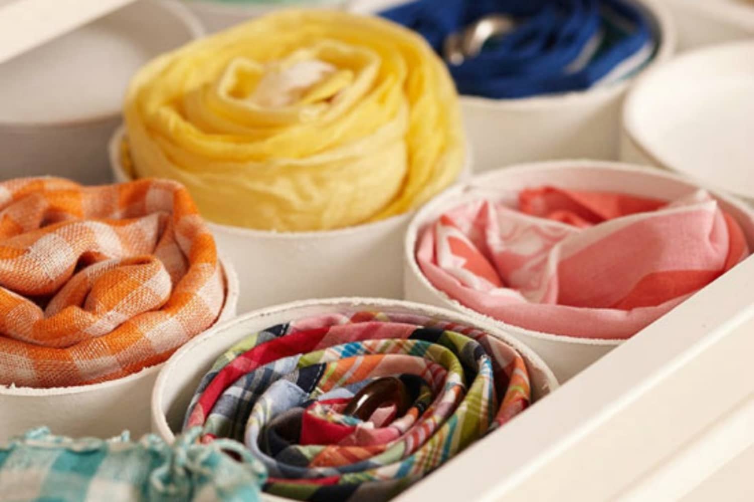 Как хранить платки и шарфы в шкафу лайфхаки