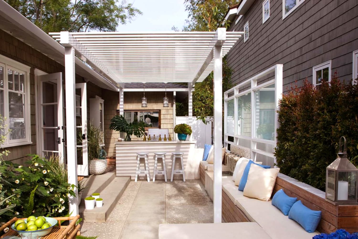 Take Happy Hour Outdoors In These Backyard Bars Apartment Therapy