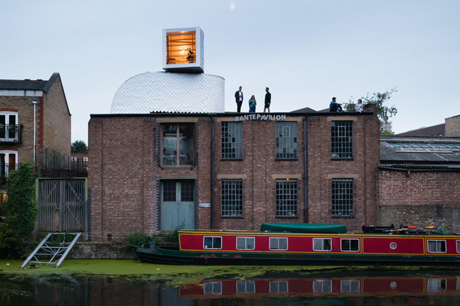 There’s a Cabin Hidden On This London Roof | Apartment Therapy