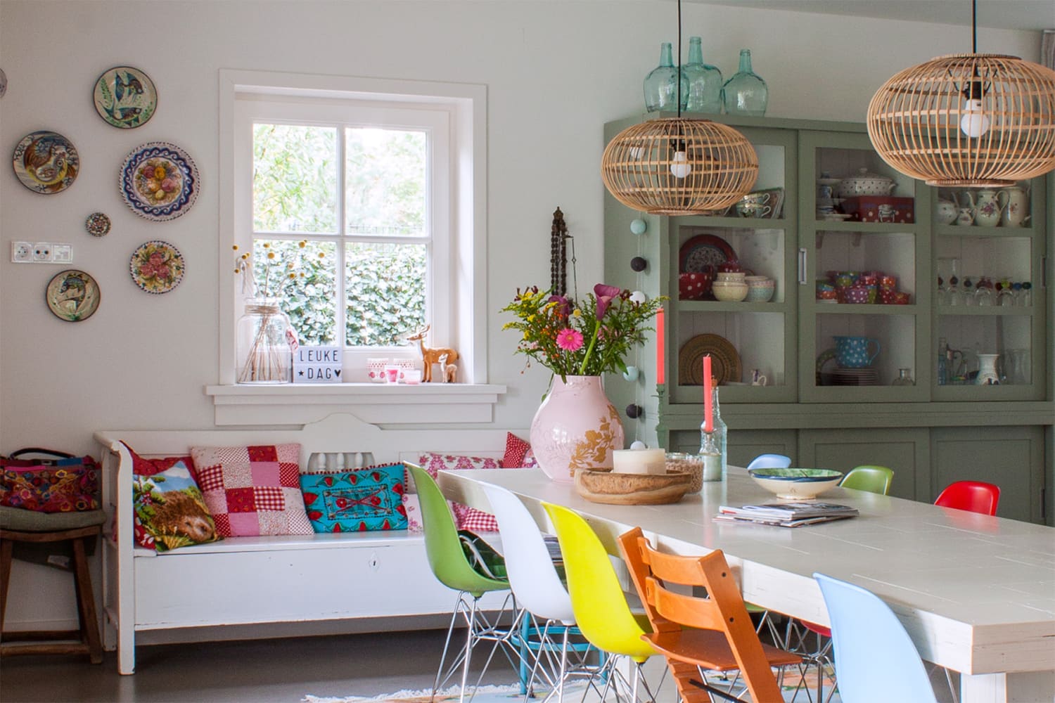 その他 how2work Daydreamer a colourful house House Tour: A Crafter's Colorful Modern Dutch Farmhouse