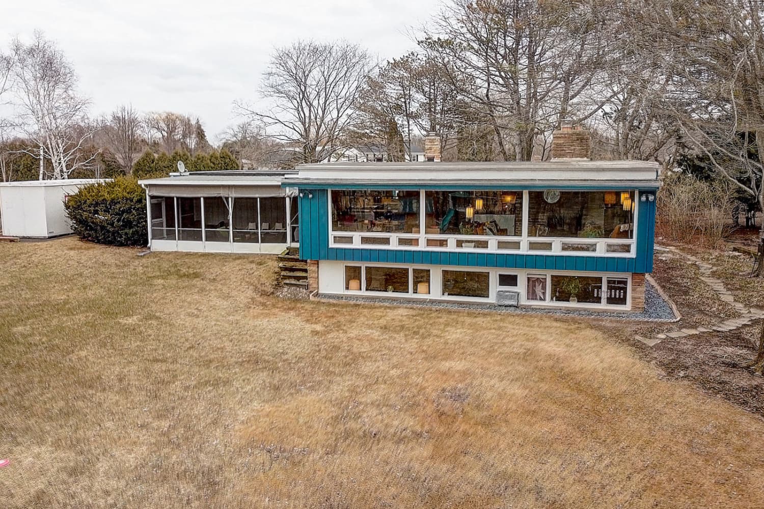 Colorful MidCentury Modern Home in Bayside, Wisconsin Apartment Therapy