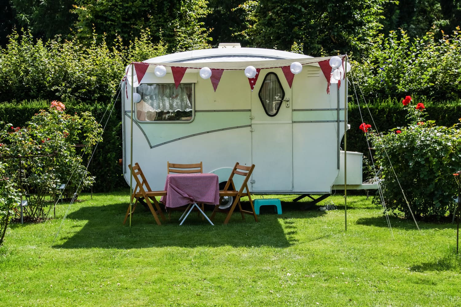 Best Vintage Travel Trailers - Exterior Paint Jobs | Apartment Therapy