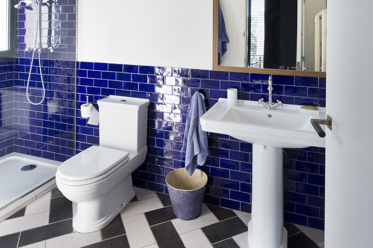 How Dirty Is It To Bring Your Phone Into the Bathroom? Apartment Therapy