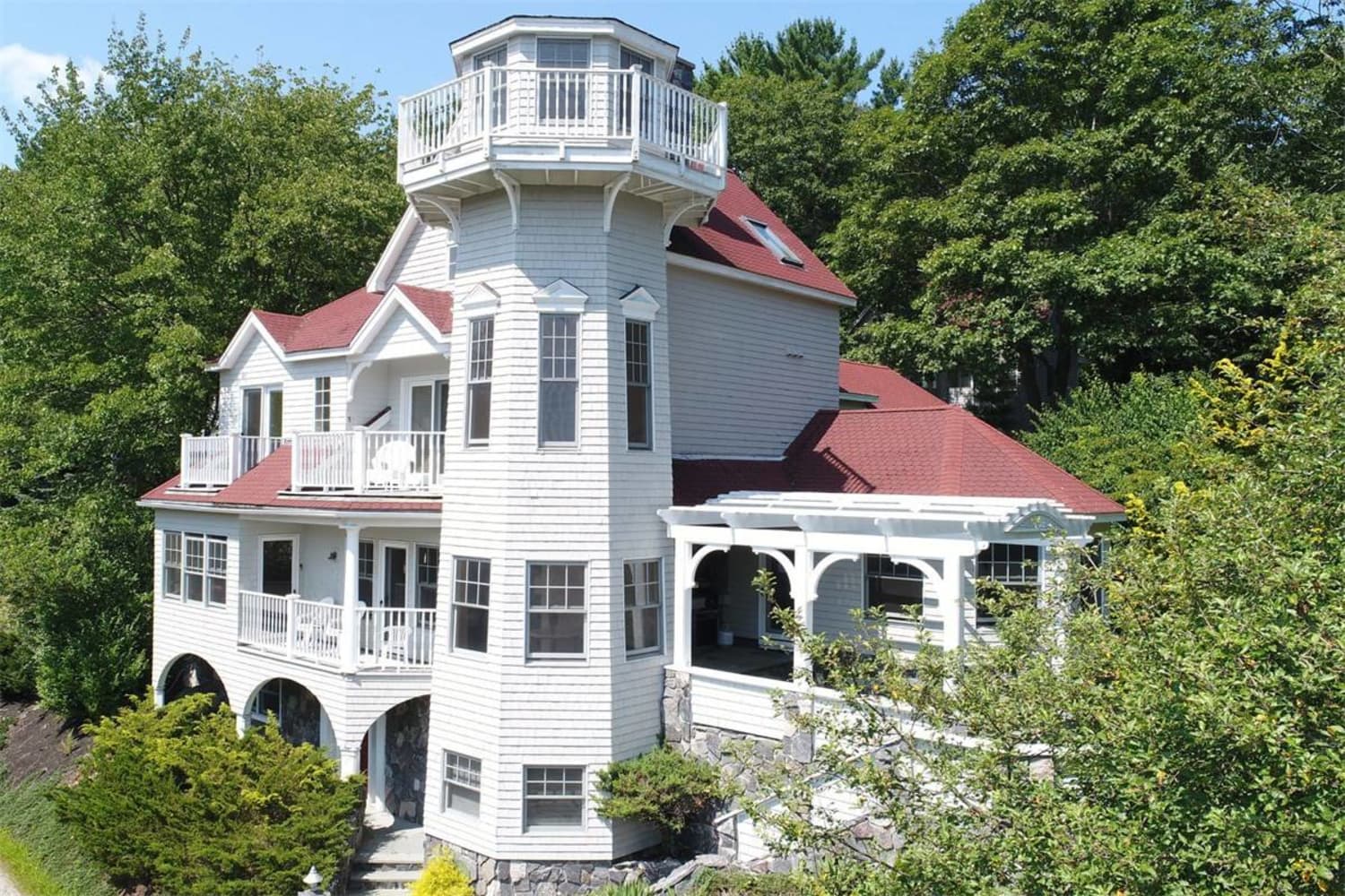 New England LighthouseInspired Home Listing Apartment Therapy