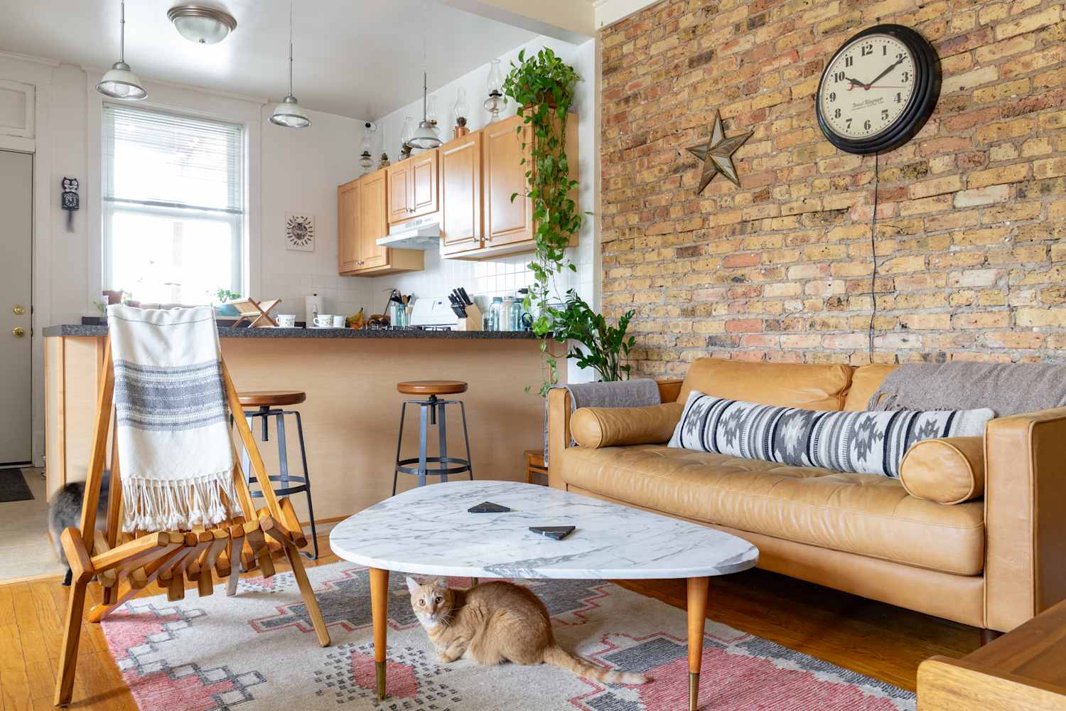 Brick Wall Decor Inspiration in a Chicago Home Tour | Apartment Therapy - Brick And Beam Apartment Decor Inspiration
