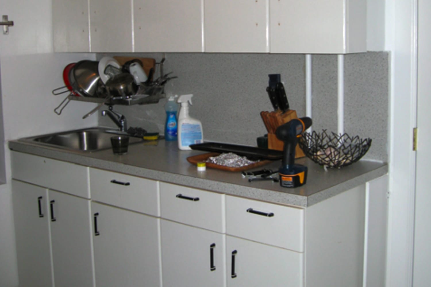 Kitchen Project Cheri Shows Us How To Paint Ugly Laminate Kitchen