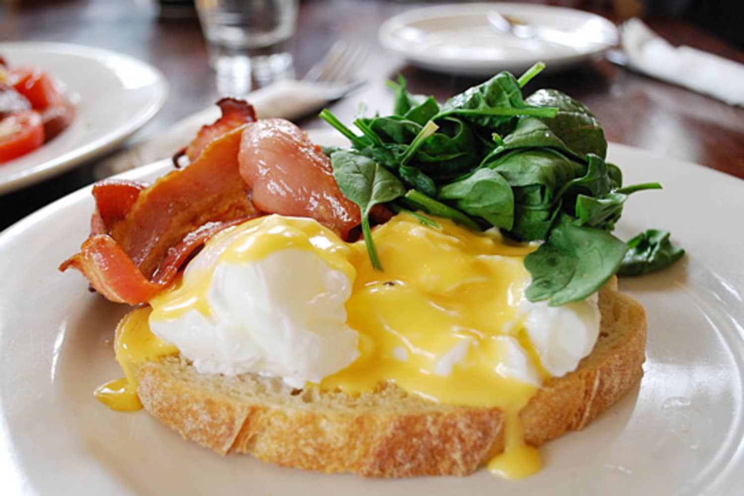 Brunch For a Crowd? Poach Eggs Ahead of Time The Kitchn