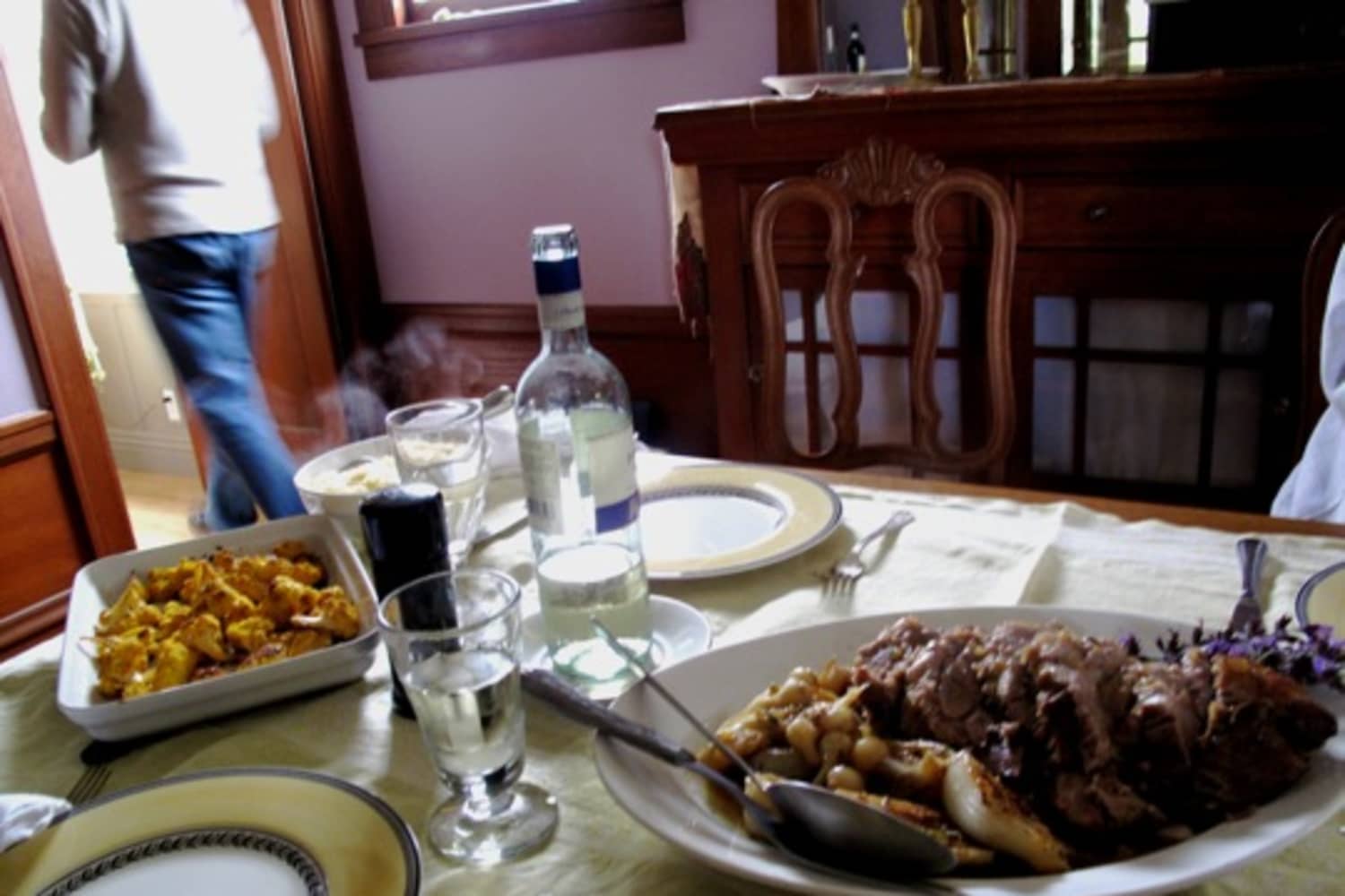 8 Simple Tips To Make Your Dinner Guests Feel Comfortable | The Kitchn