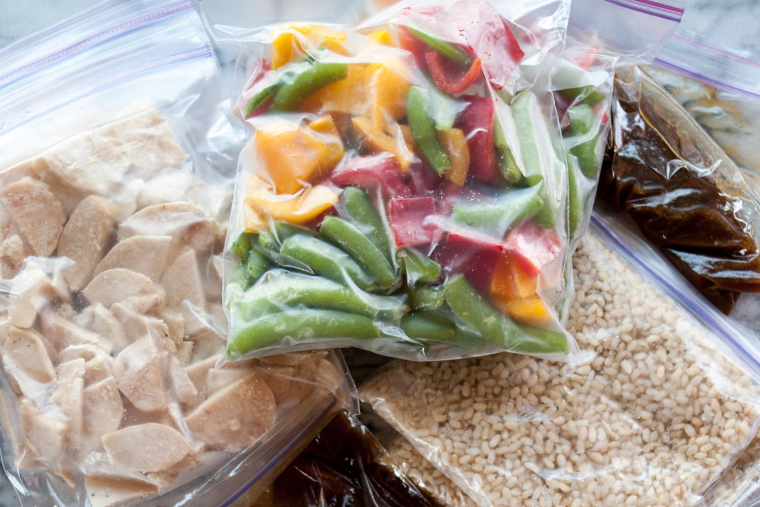 Two Easy Hacks for “Vacuum-Sealing” Bags Without a Vacuum Sealer | The ...