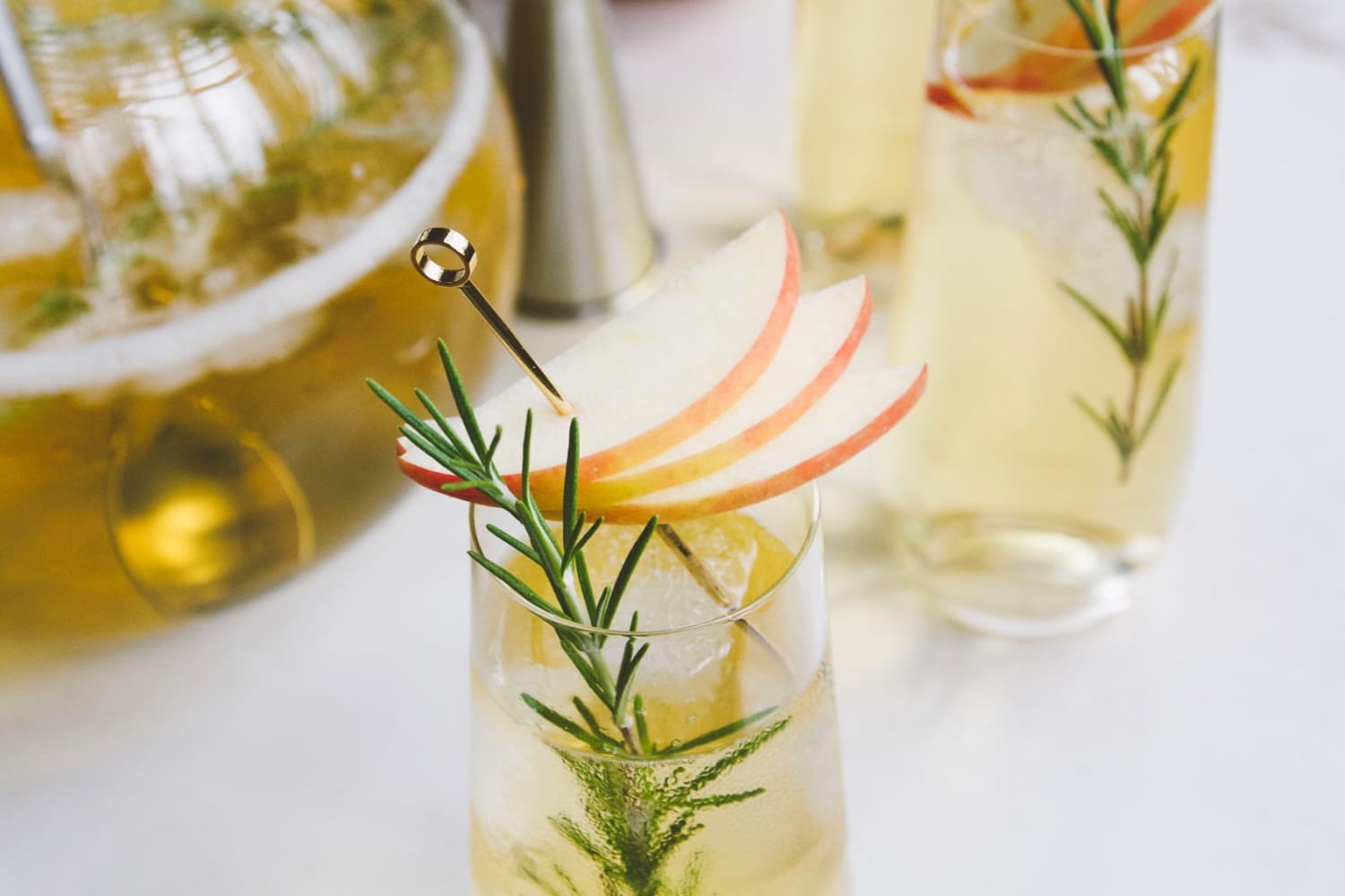 Boxed Wine Pitcher Cocktails White Wine, Rum & Apple Cider Cocktail