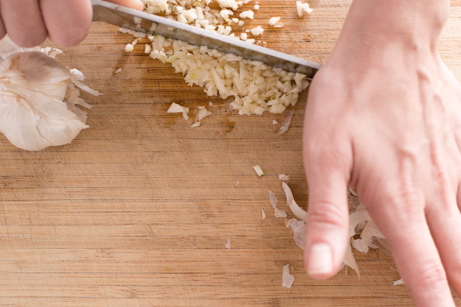 The Best Way to Get Garlic Smells Off Your Fingers The Kitchn