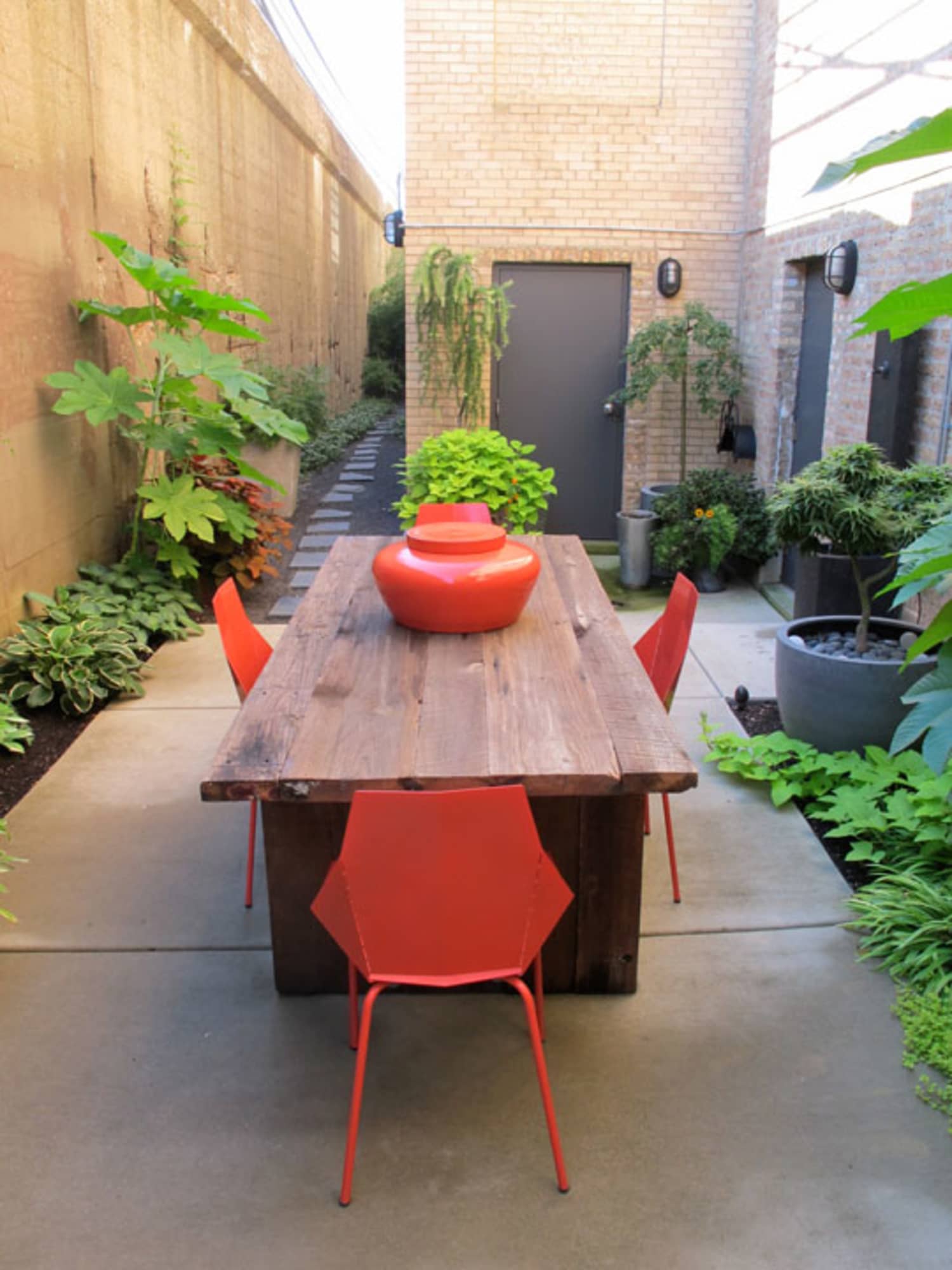 Budget Garden Inspiration 5 Modest And Lovely Courtyards