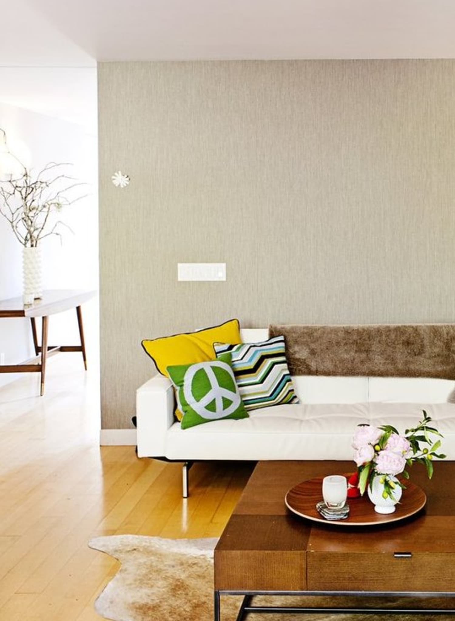 Art-Free and Amazing: 9 Beautifully Blank Walls That Still Work