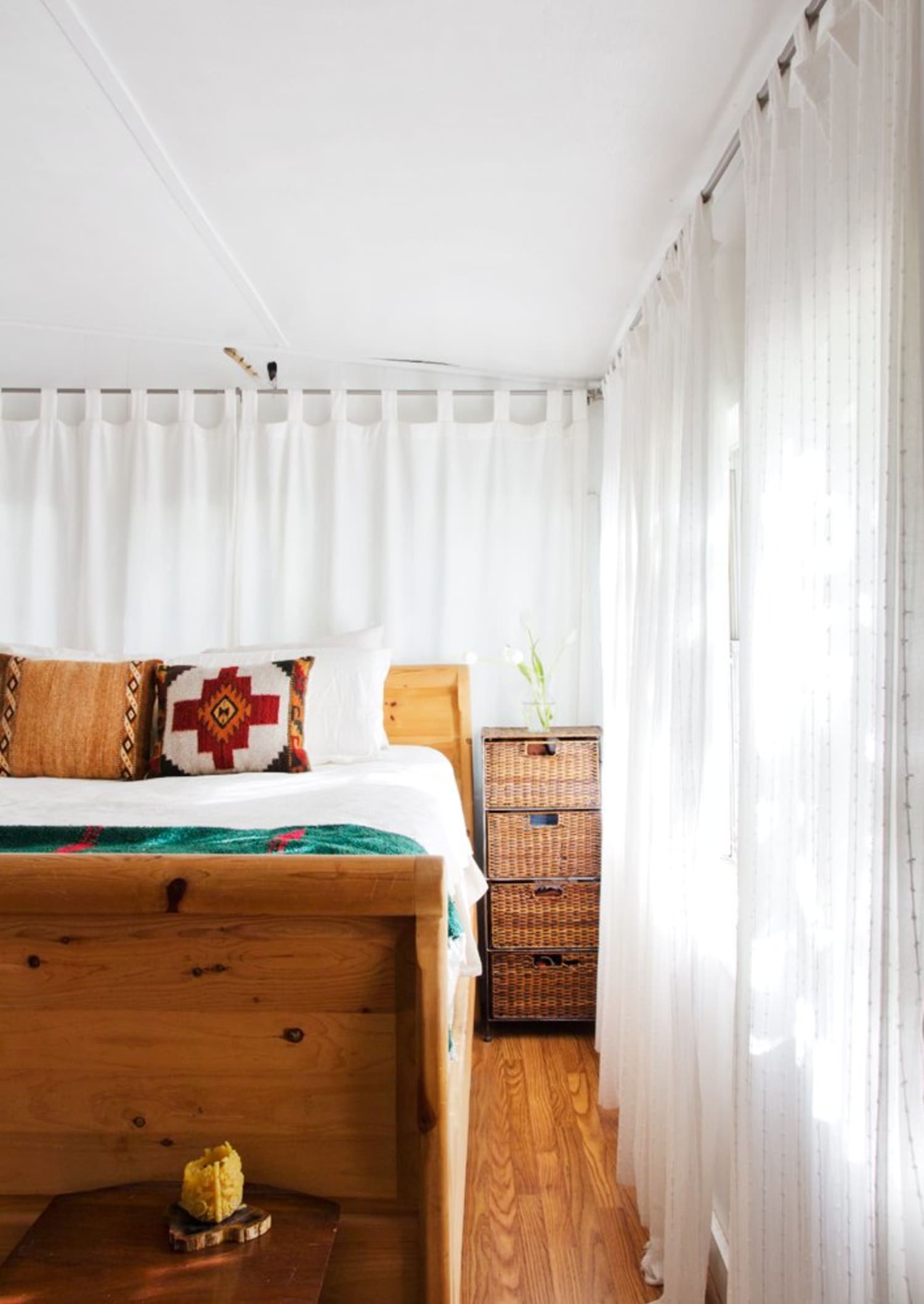 Make It Modern Fresh Ways To Think About Curtains Apartment Therapy