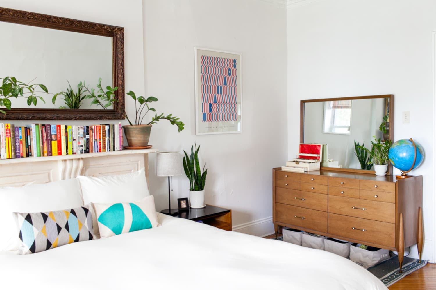 7 Smart Storage Solutions for Small Bedrooms | Apartment ...