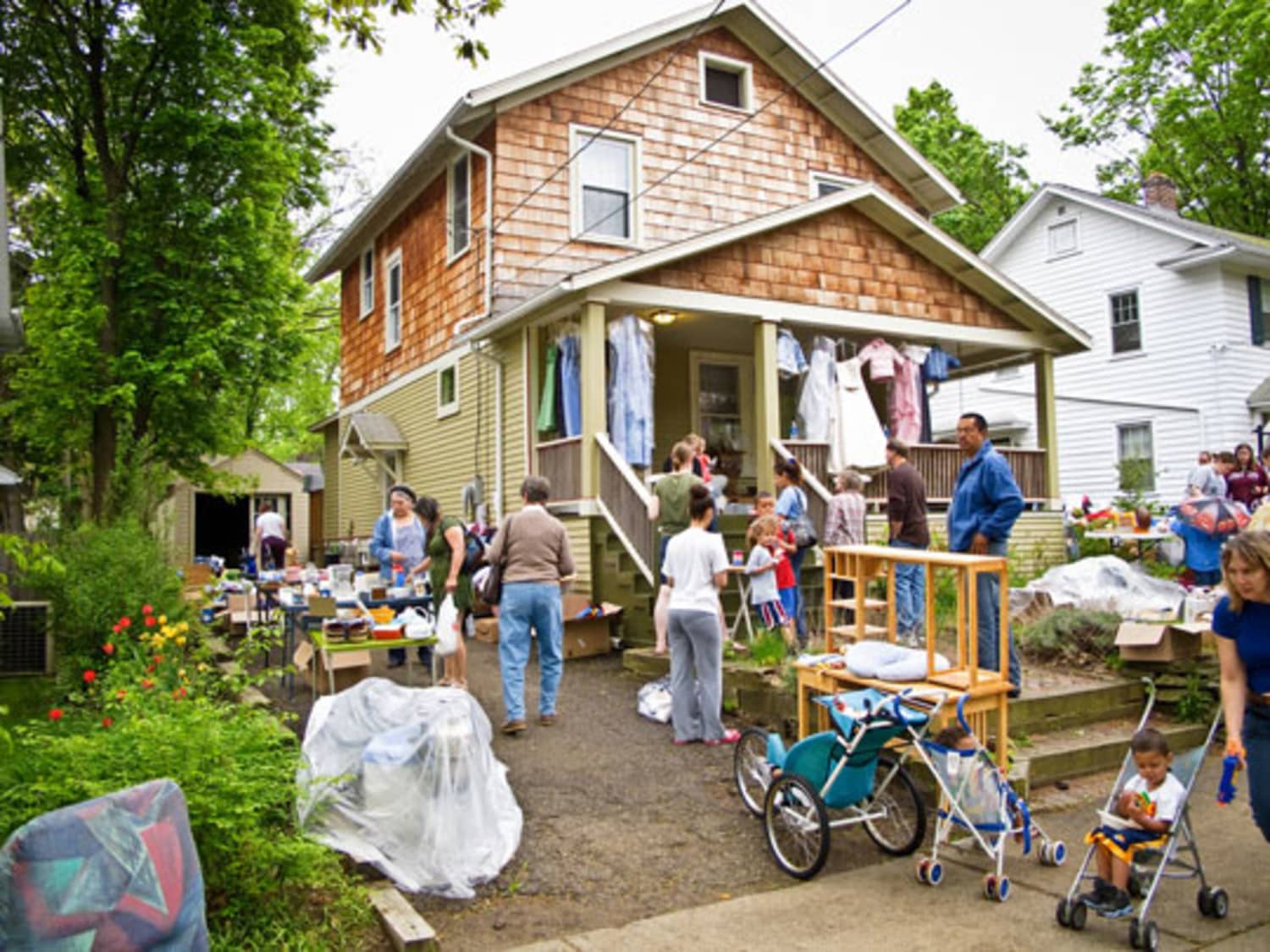 The Secrets To Successful Garage Sales | Apartment Therapy