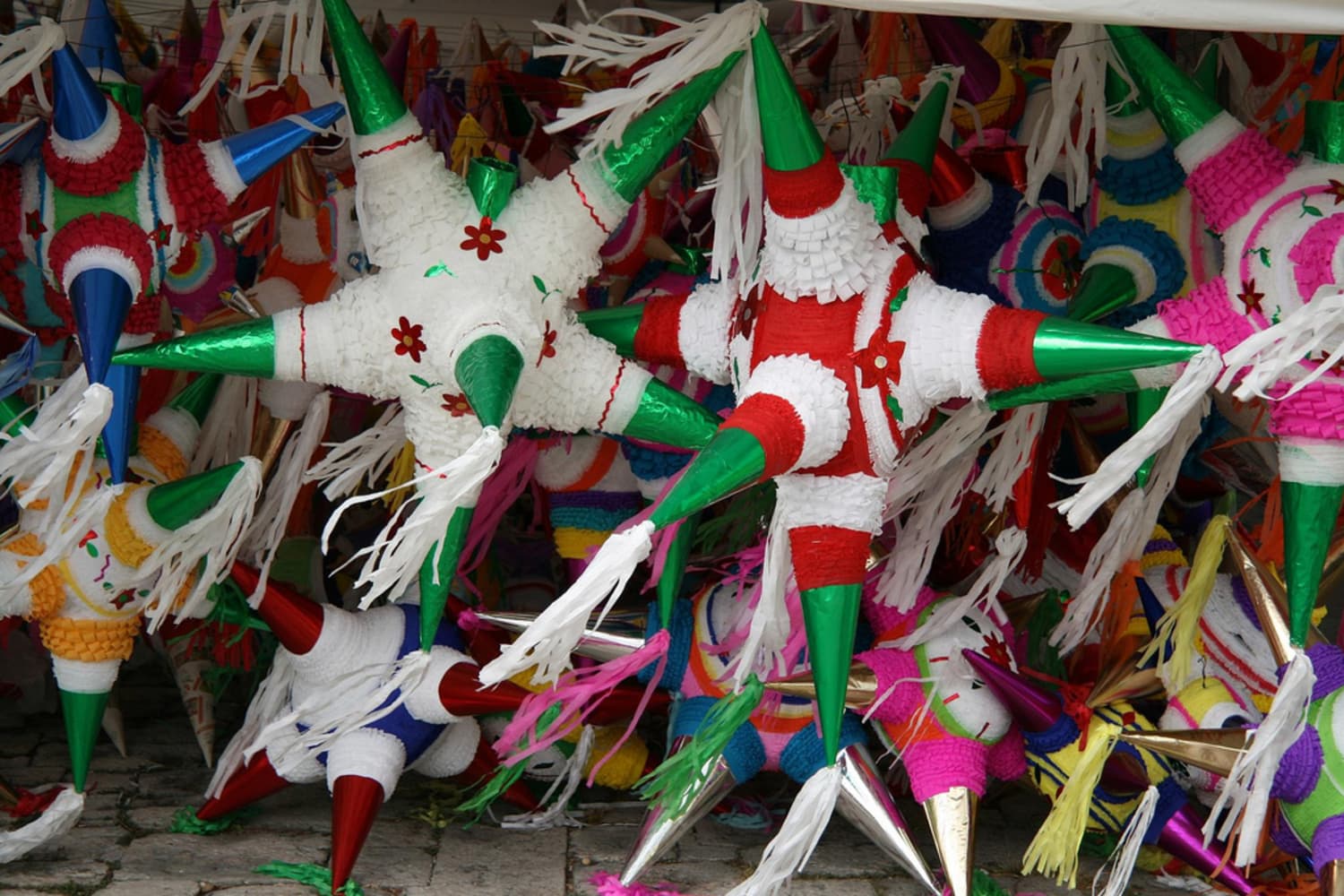 Christmas Piñatas: A Mexican Tradition | Apartment Therapy