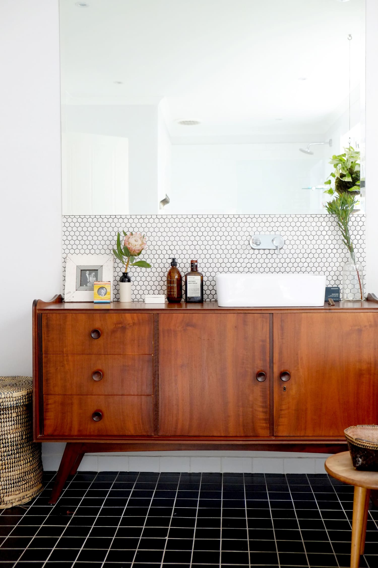 Guest-Ready Styling Ideas for Your Bathroom Counter | Apartment Therapy