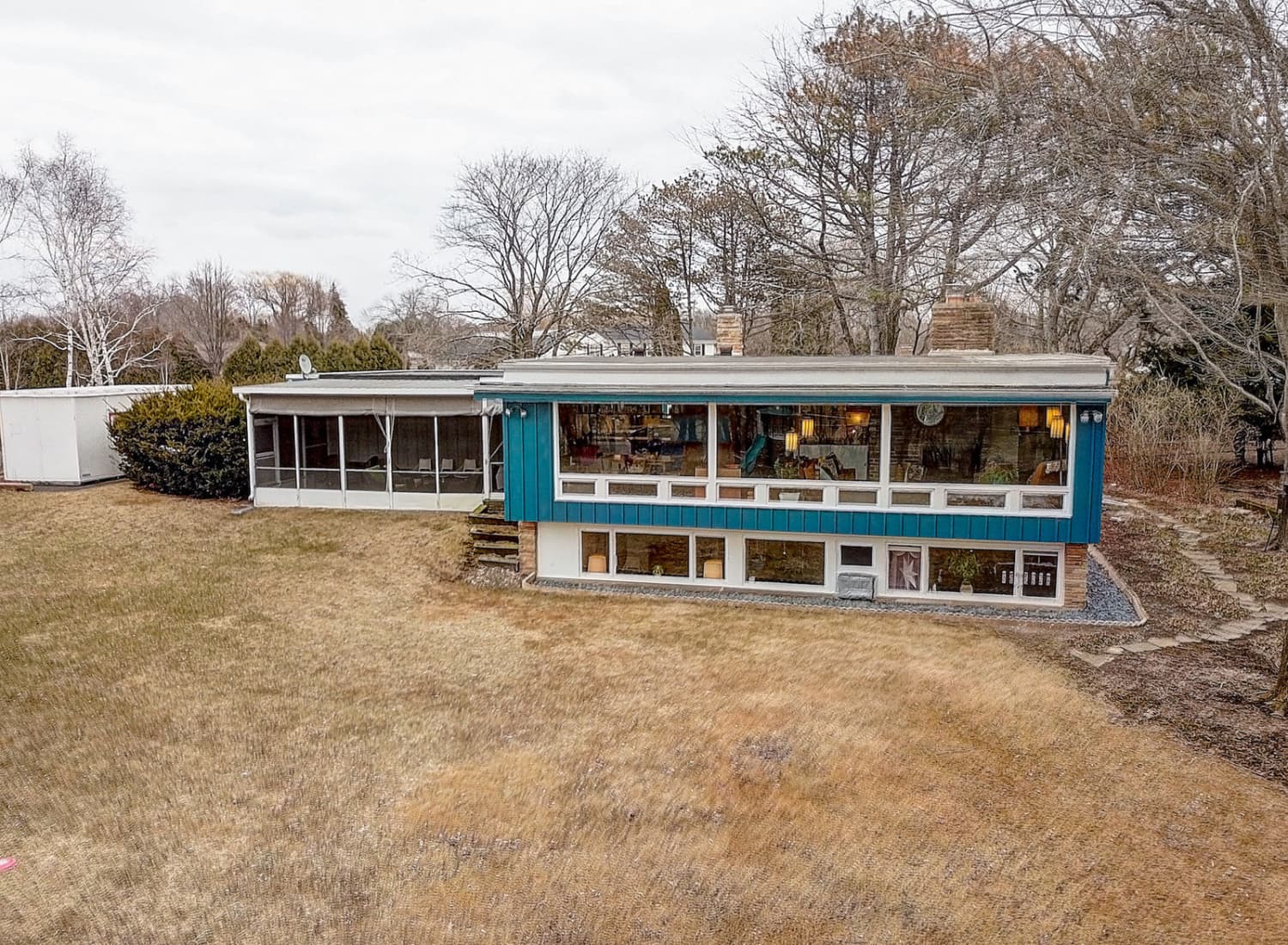 Colorful MidCentury Modern Home in Bayside, Wisconsin Apartment Therapy