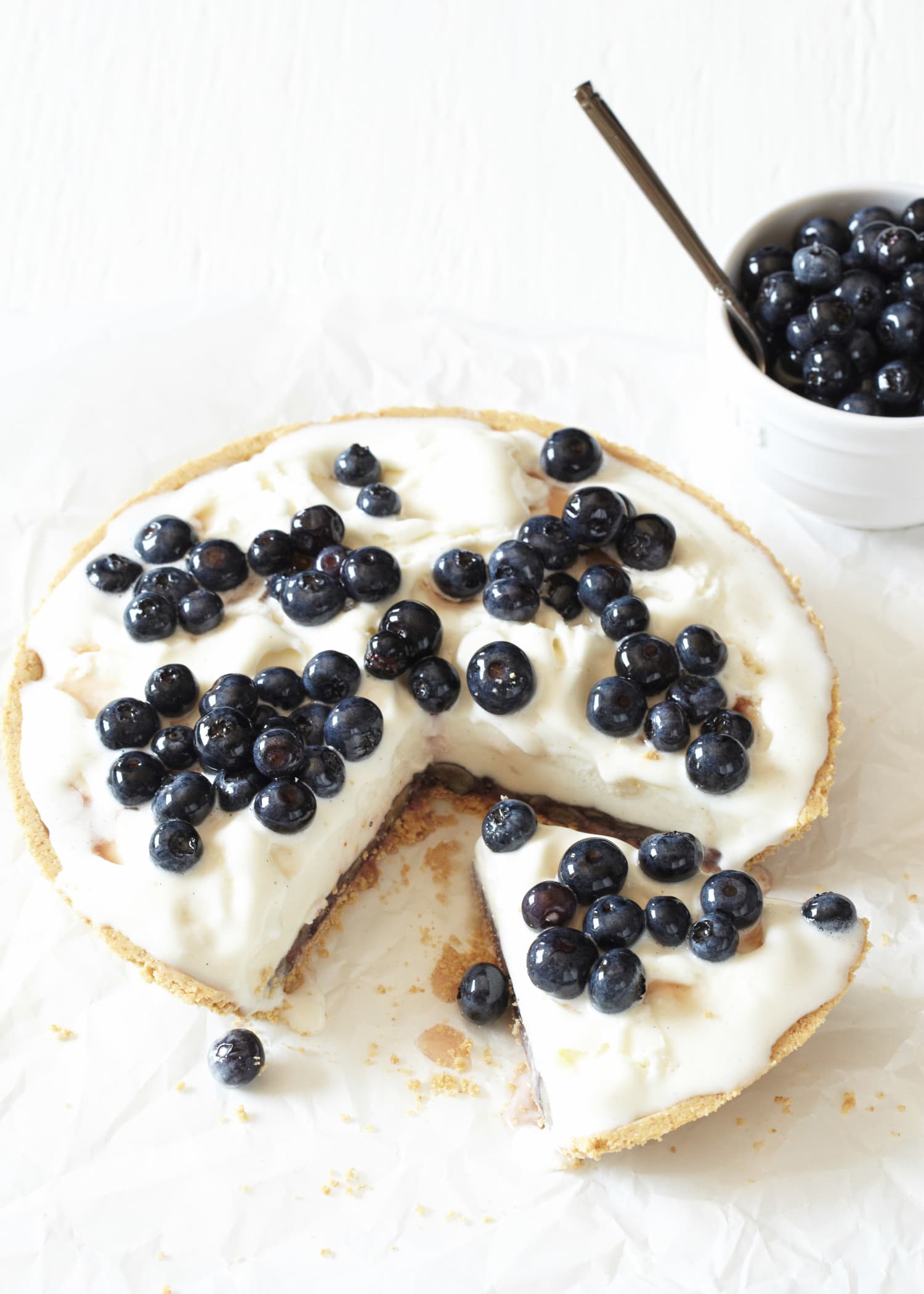 Recipe Frozen Yogurt Pie with Boozy Blueberries Kitchn