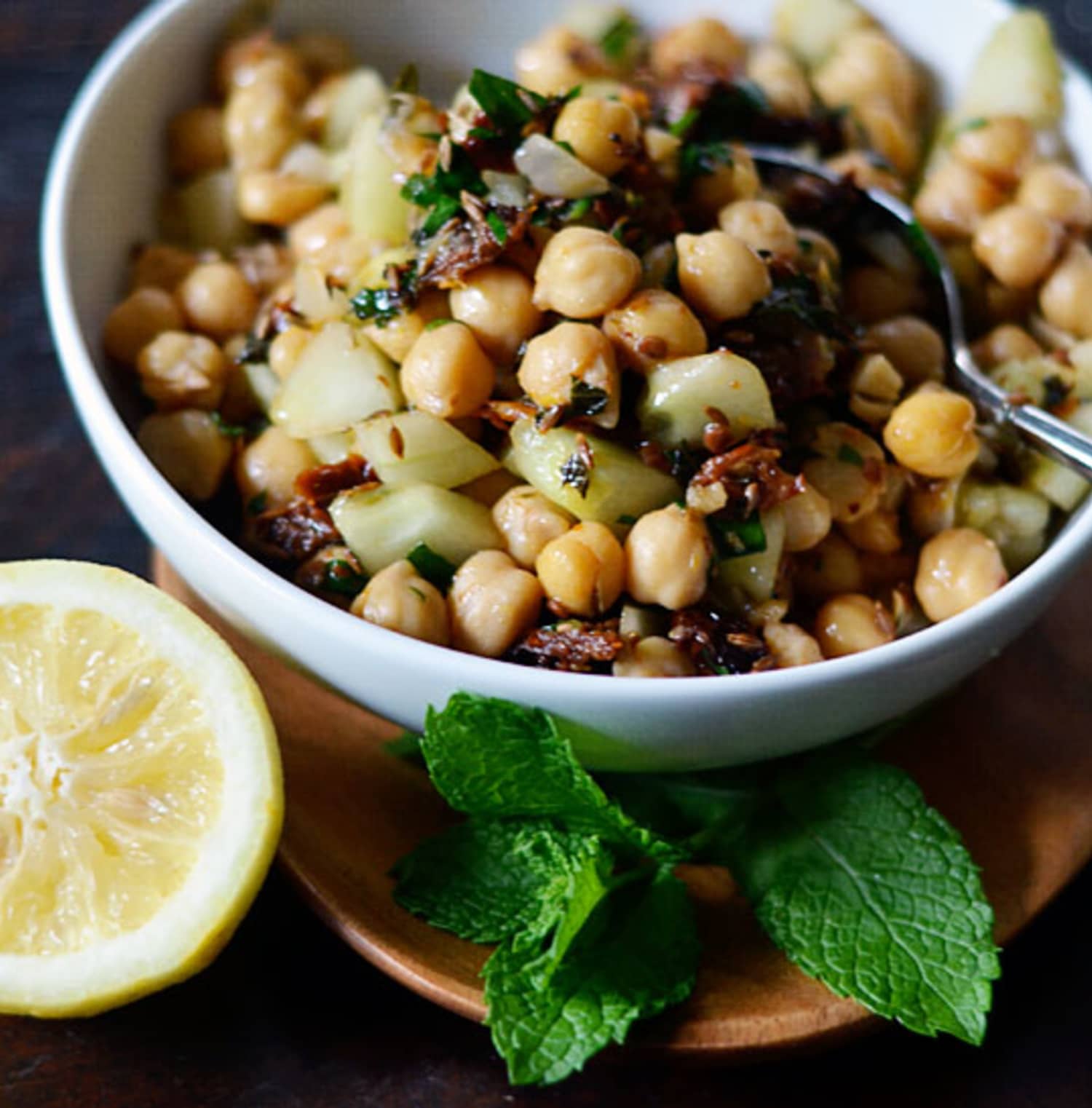 26 Easy Recipes to Make with a Can of Chickpeas | Kitchn