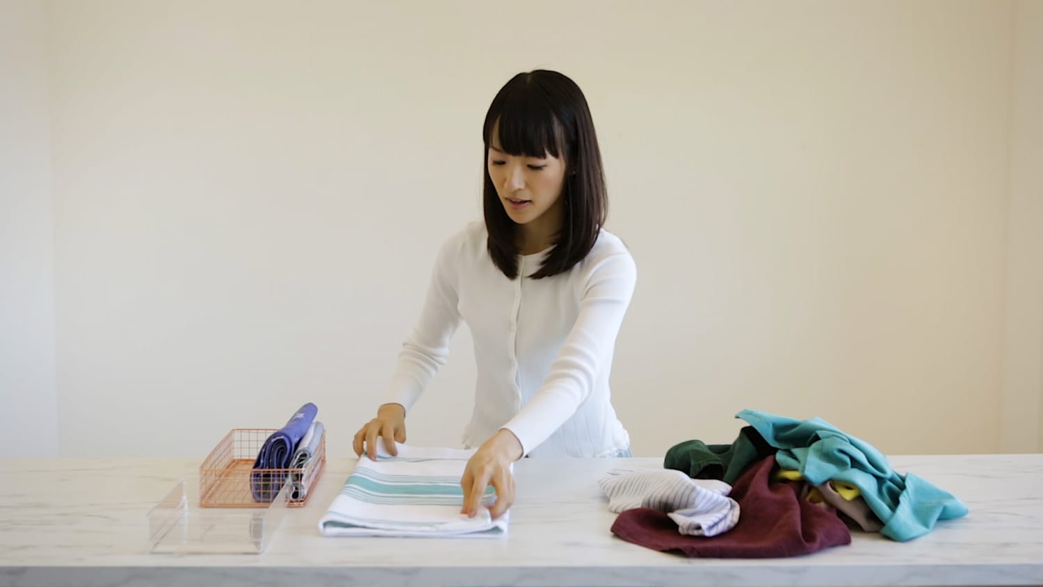 Watch Marie Kondo Organize Things In The Kitchen Kitchn 6282