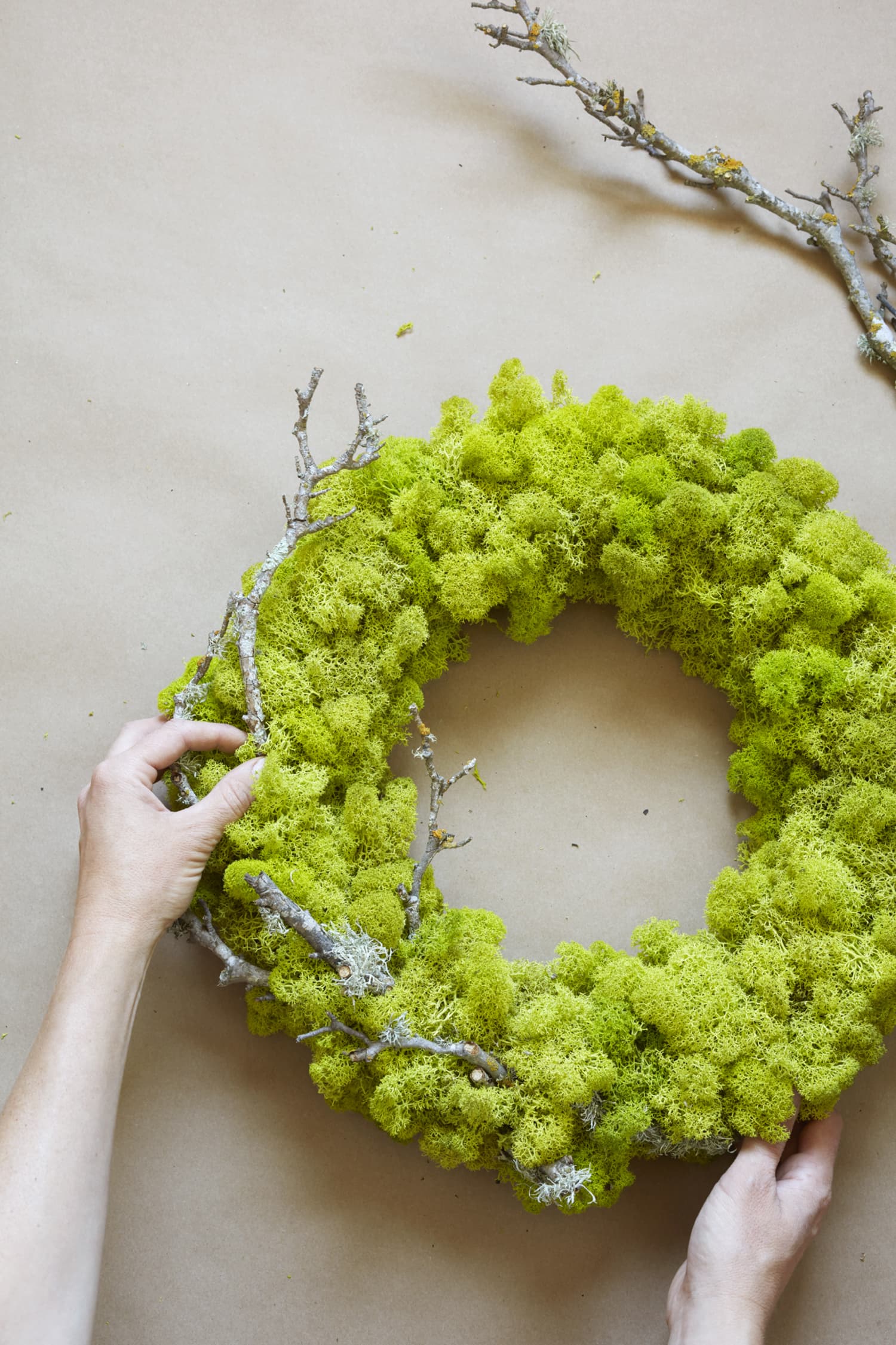 DIY Moss Wreath Apartment Therapy