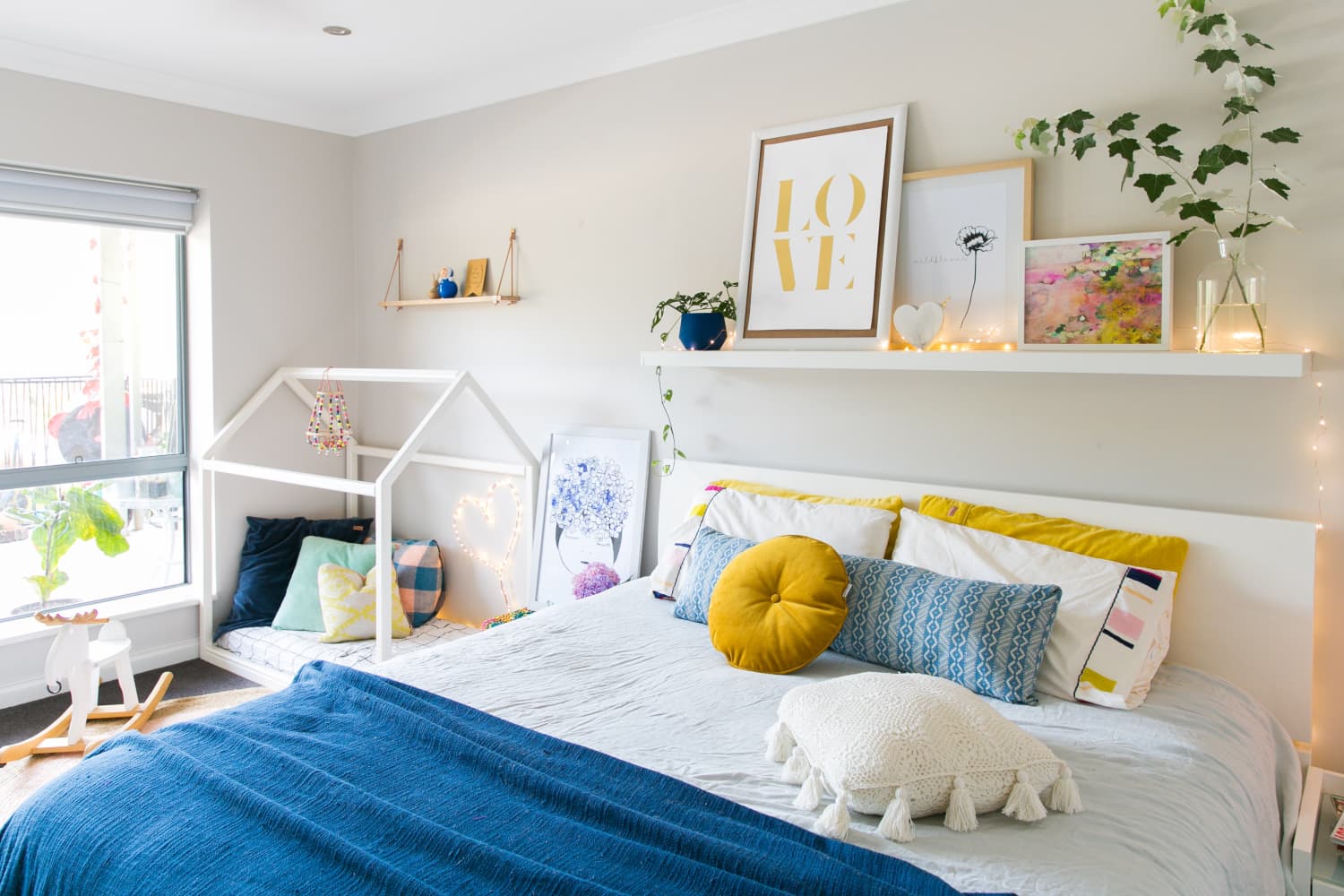 Smart and Stylish Wall Storage to Organize Your Small Bedroom