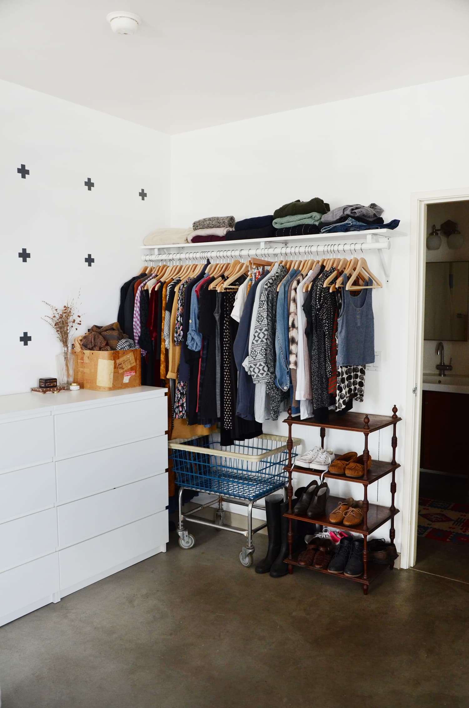 how to organize a small room with no closet