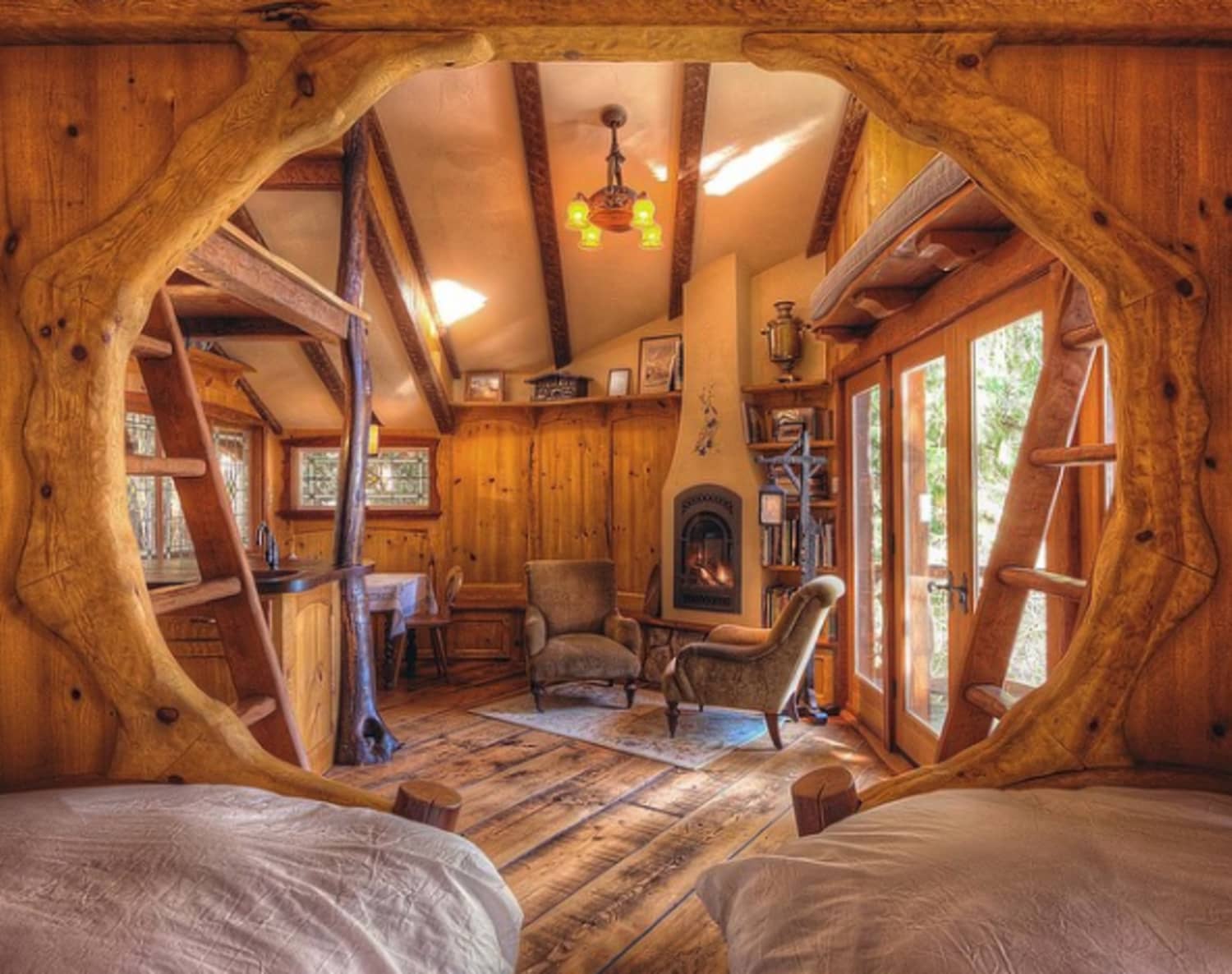 small cozy cabin living room