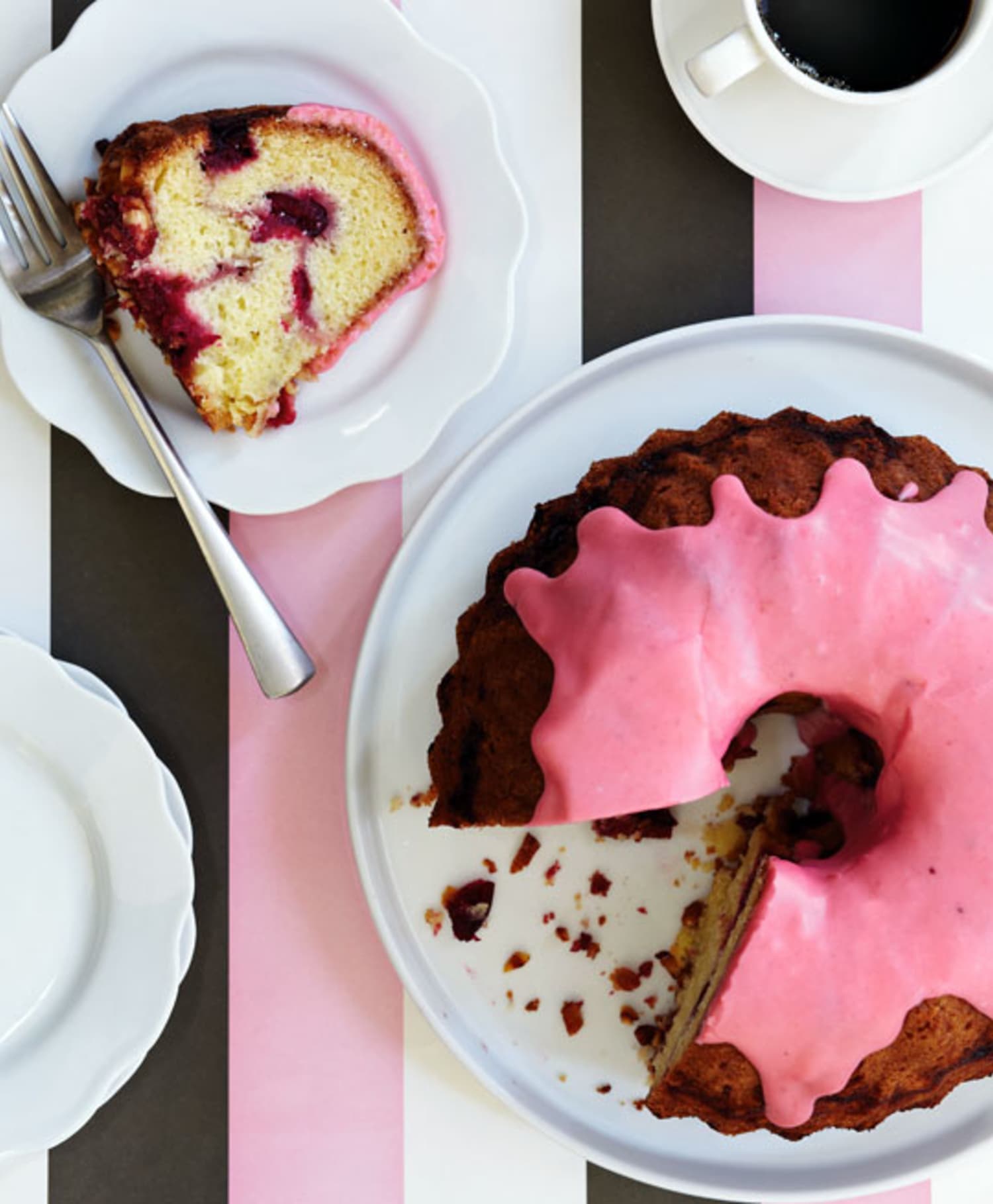 Cake Simple: Recipes for Bundt-Style Cakes from Classic Dark Chocolate to Luscious Lemon Basil