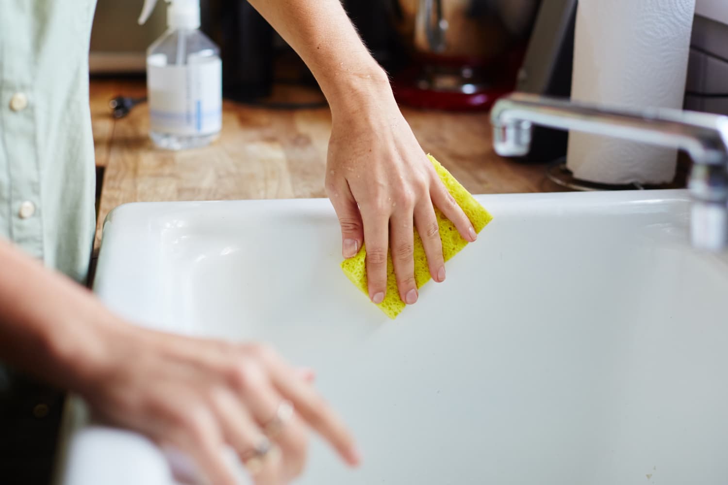 clean kitchen sink tips