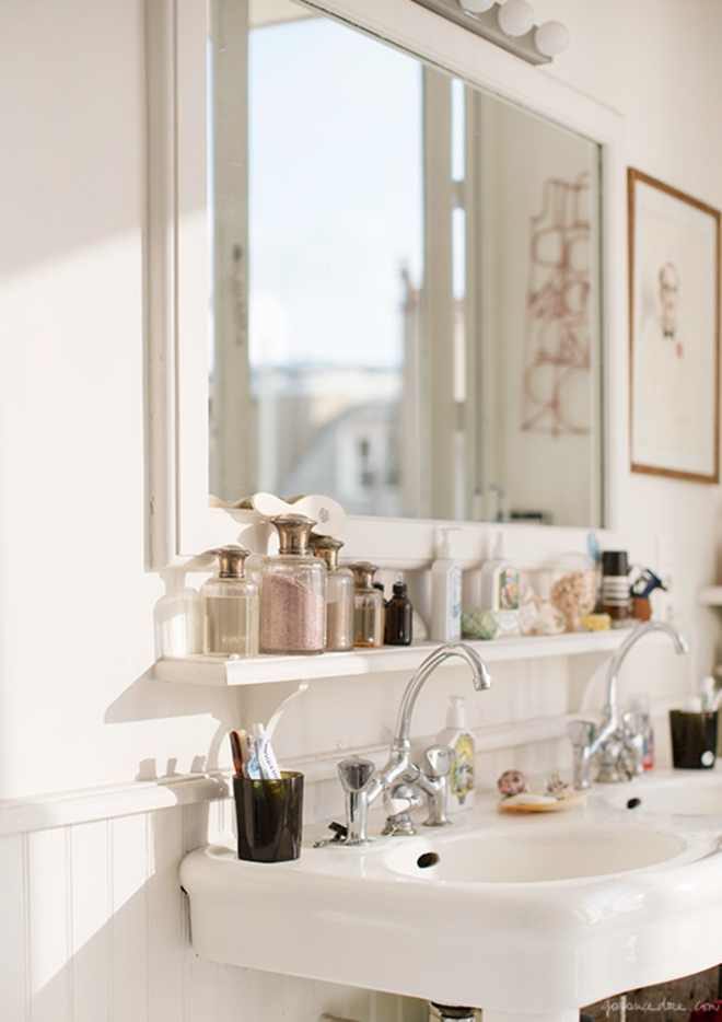 17 Ways to Add Storage to the Walls of Your Bathroom