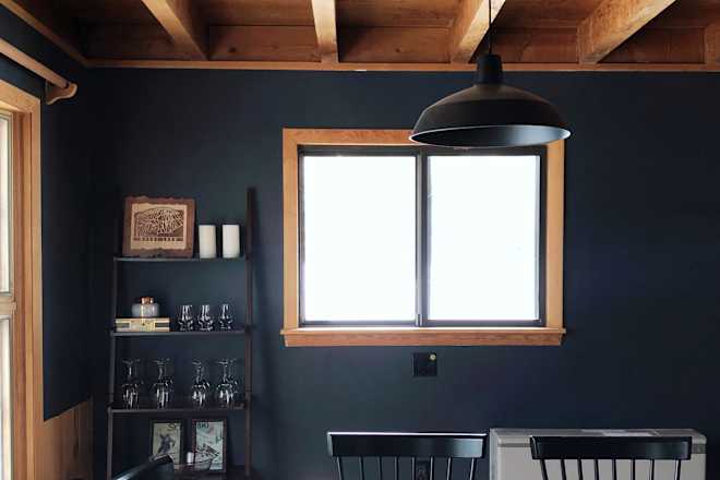 A Large Colorado Cabin Cultivates Cozy with Dark Paint Colors