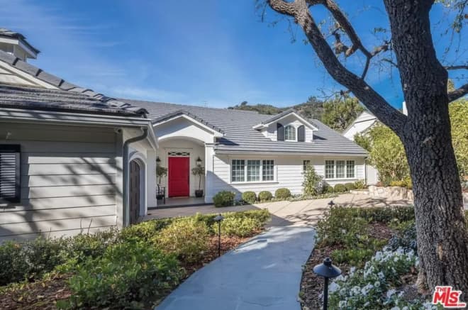 Emma Stone Clearly Enjoys a Wallpaper Moment, As Seen In Her Beverly Hills Home for Sale