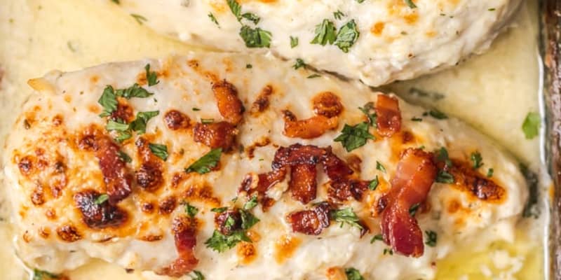 baked chicken with sour cream and ranch dressing One-Pan Creamy Ranch Chicken