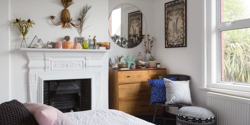 Small bedroom on sale storage bench
