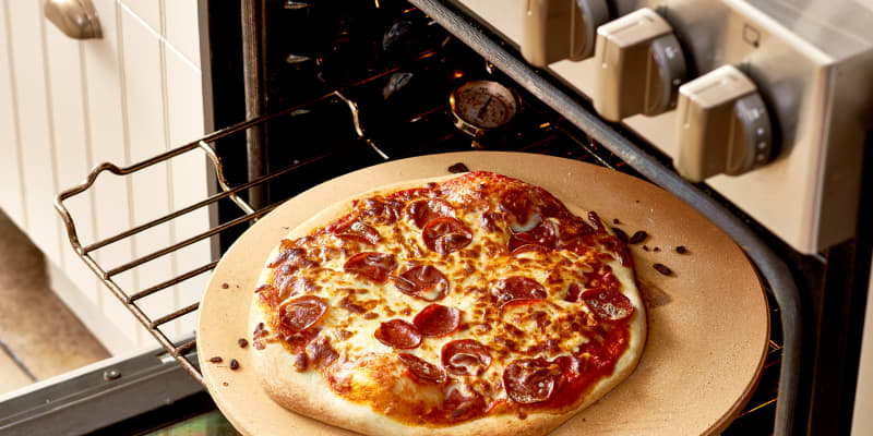 How to use a pizza stone in sale the oven