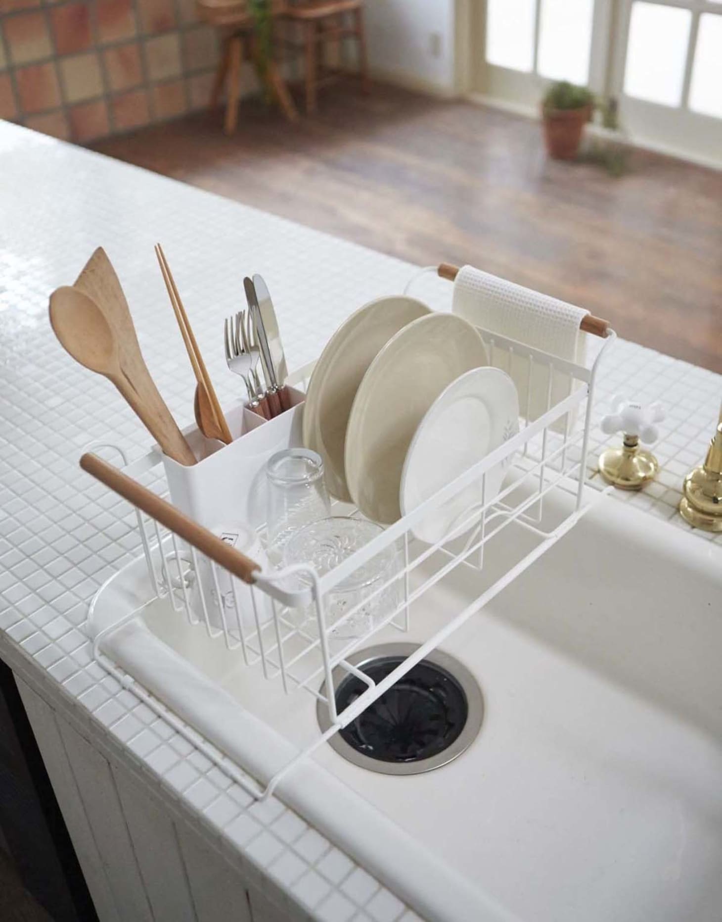 Top 10 Well Designed Dish Racks For Small Kitchens