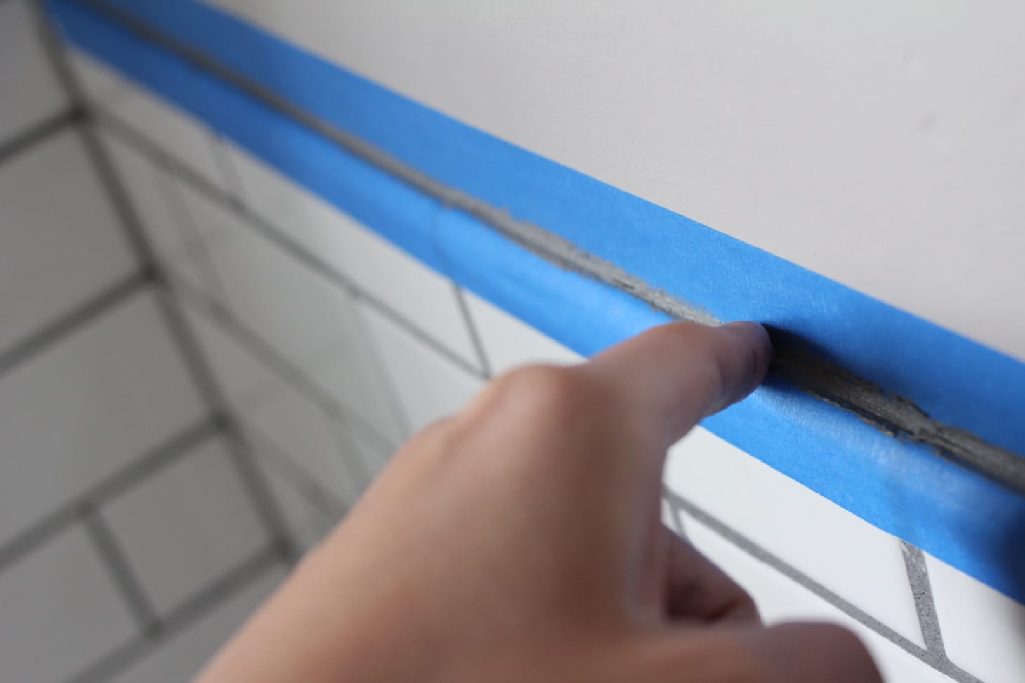 Renovation Project Secret How To Lay A Perfect Bead of Caulk Quickly