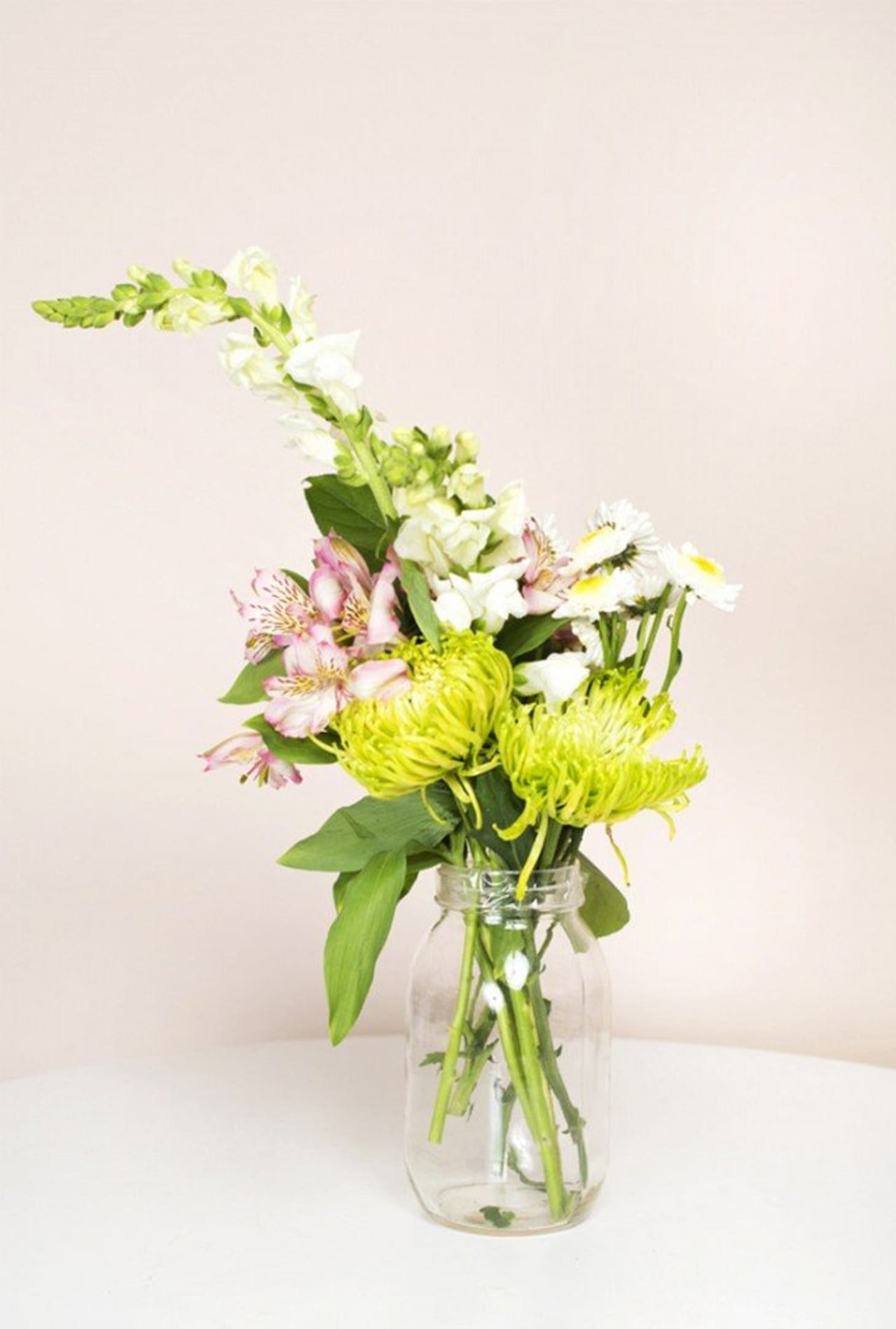 The Best FlowerArranging Tricks & Tutorials Apartment Therapy