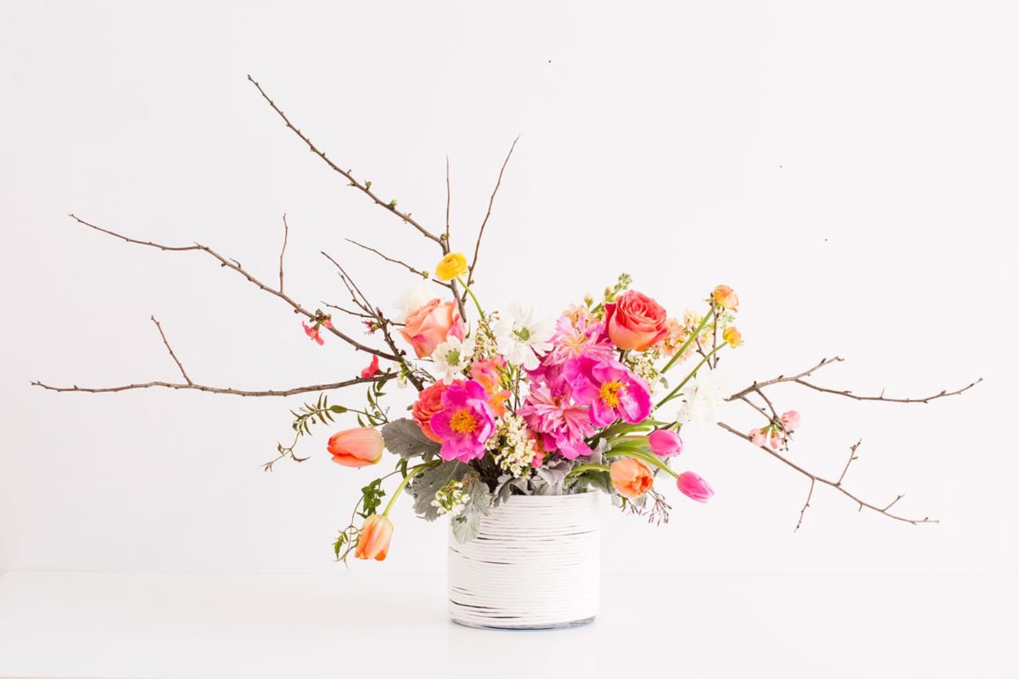 The Best FlowerArranging Tricks & Tutorials Apartment Therapy