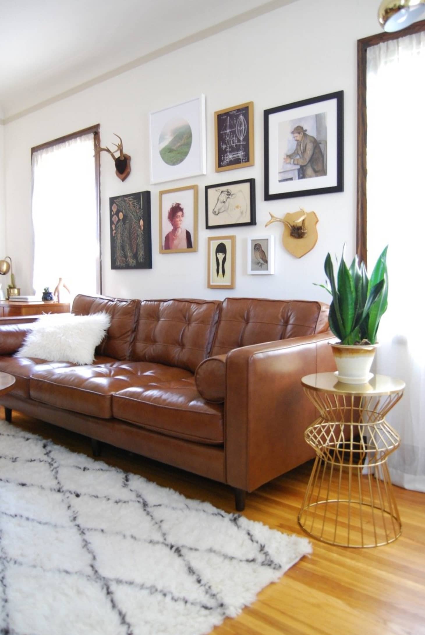 Living Rooms With Properly Hung Art Apartment Therapy