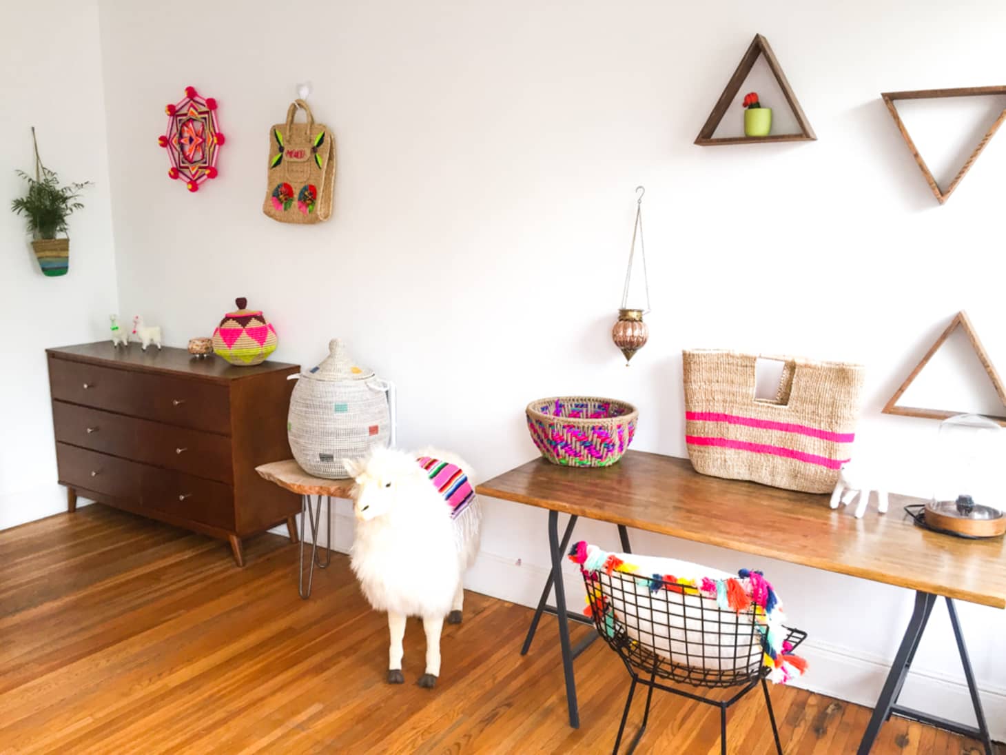 This Bedroom Proves Your Rental Can Be Colorful Even If