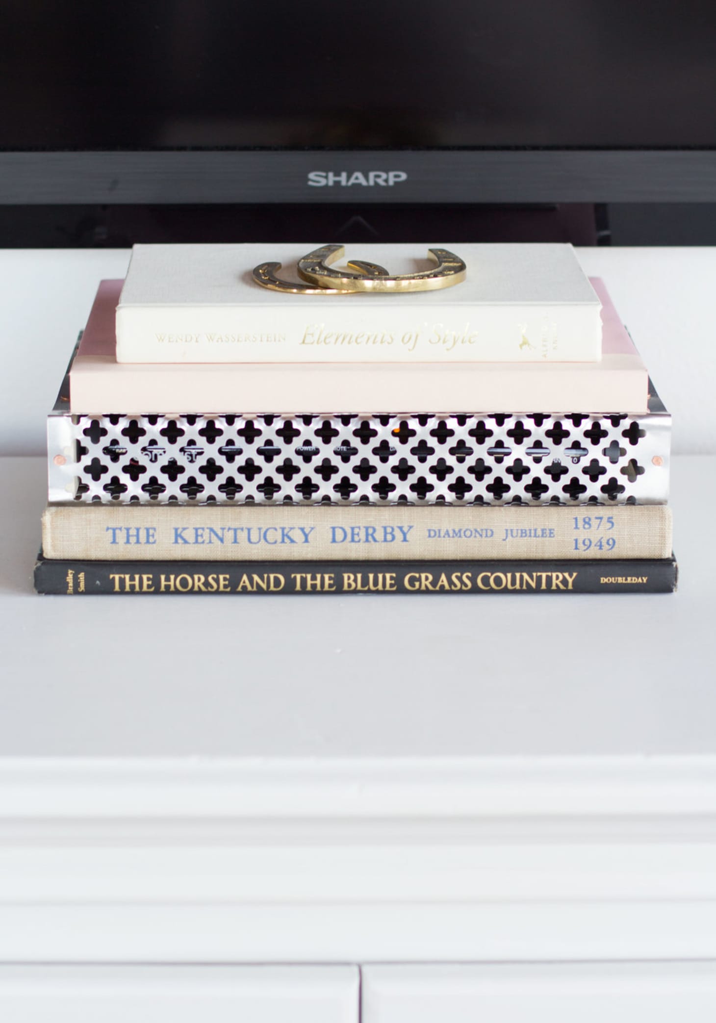Renter Friendly Ways To Hide Cable Boxes Home Tech Apartment